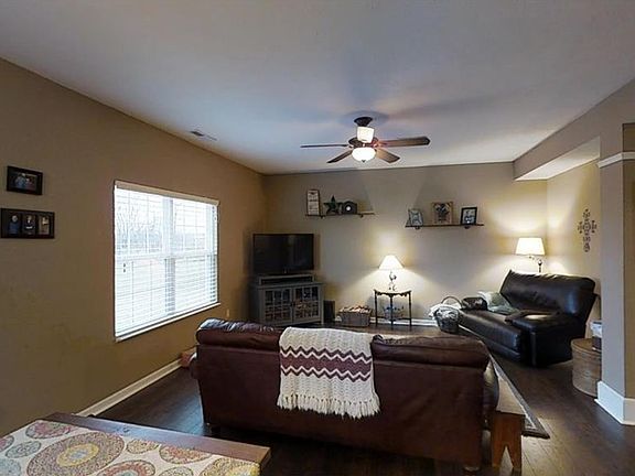 3rd image of 2251 Schoolmarm Dr