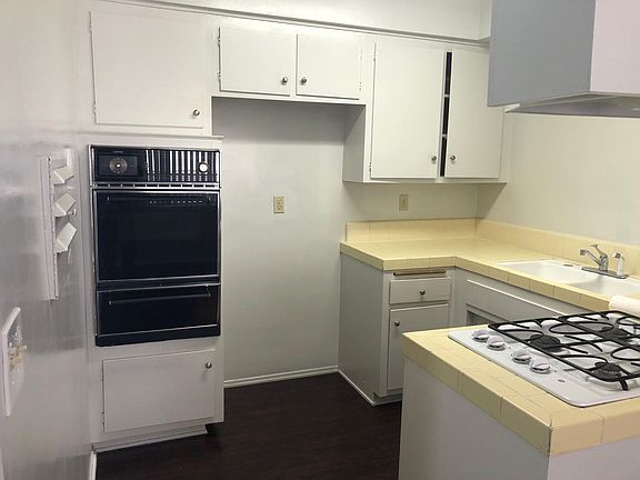 4th image of 365 Milford St #8
