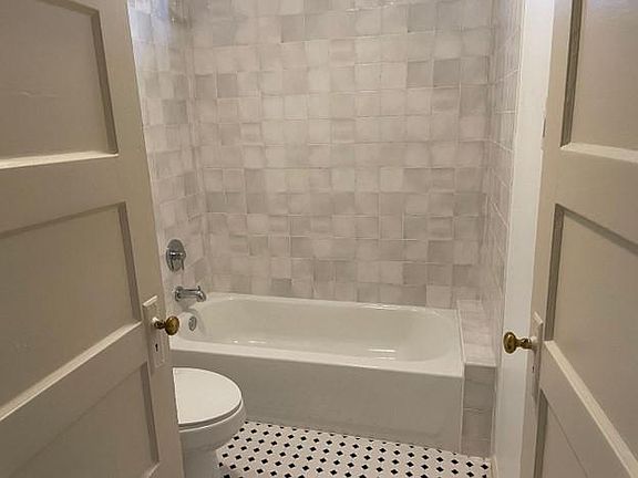 3rd image of 3143 Marais St