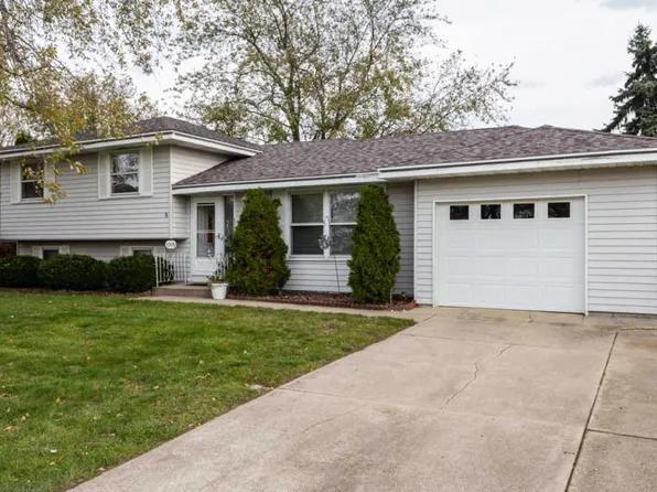 1009 Kentwood Dr, Dyer, IN 46311