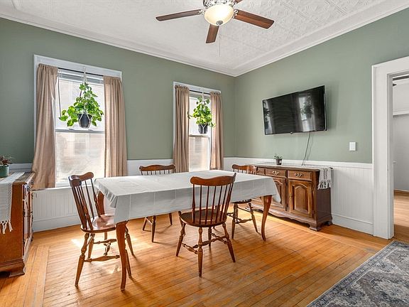 5th image of 140 School St