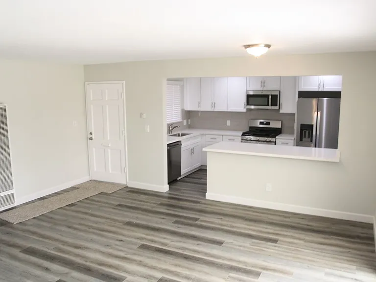 4434 La Crosse Ave — Photo 5