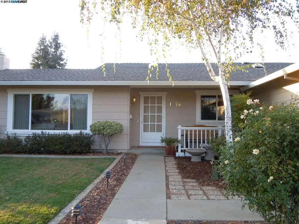 1476 Windsor Way photo 1