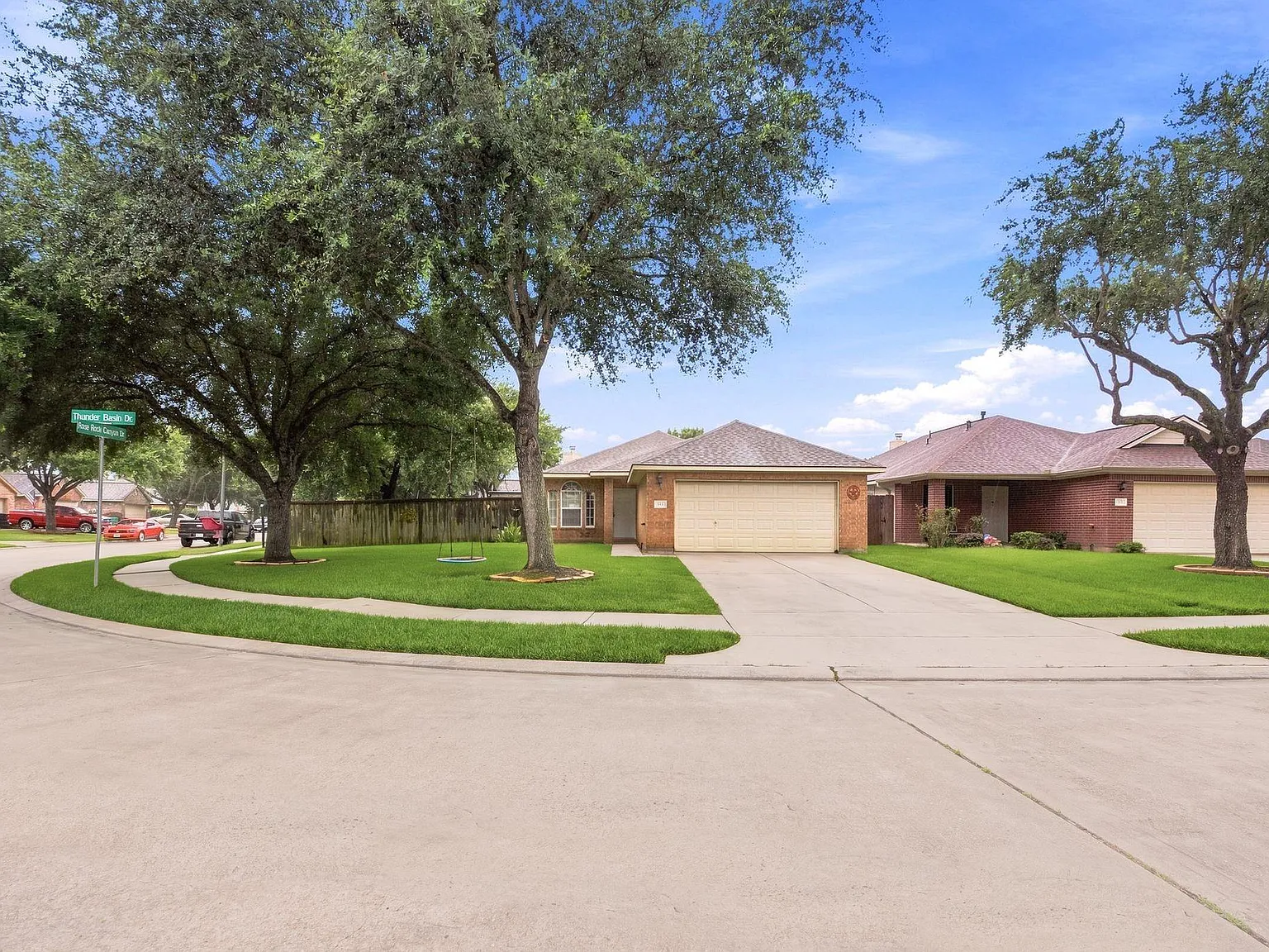 4 bed, 2.0 bath, 1715 sqft, $2,000 — Photo 3