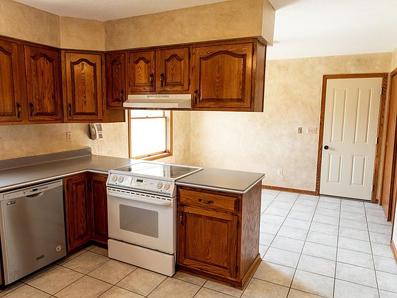 3rd image of 1216 Parkside Dr