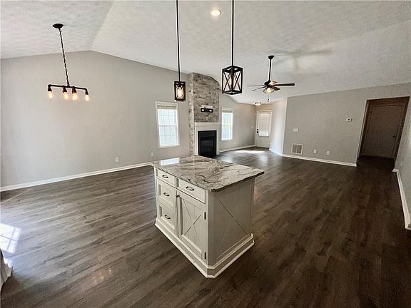 2nd image of 324 White Oak Way