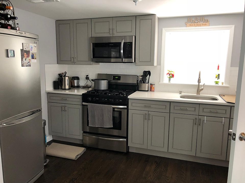 1st image of 11 Amber Dr