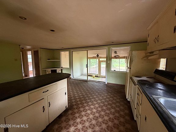 4th image of 423 Dogwood Drive