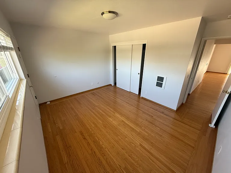 Van Dyke Apartments — Photo 8