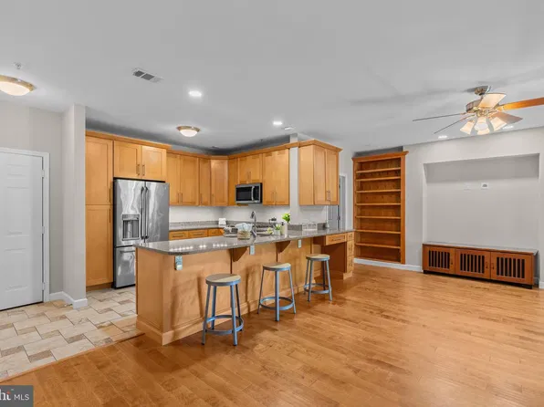 1701 Lake Shore Crest Dr APT 21, Reston, VA 20190
