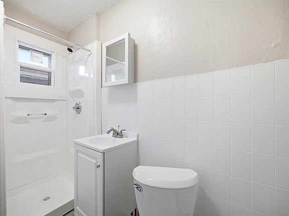 5th image of 77 Walnut St