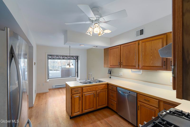 3rd image of 12 Collins Terrace