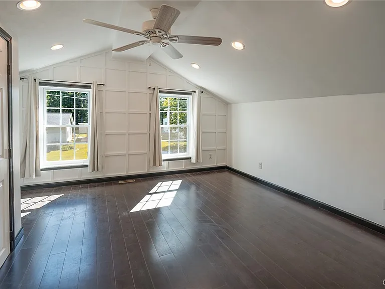 8403 Gaskin Rd — Photo 26
