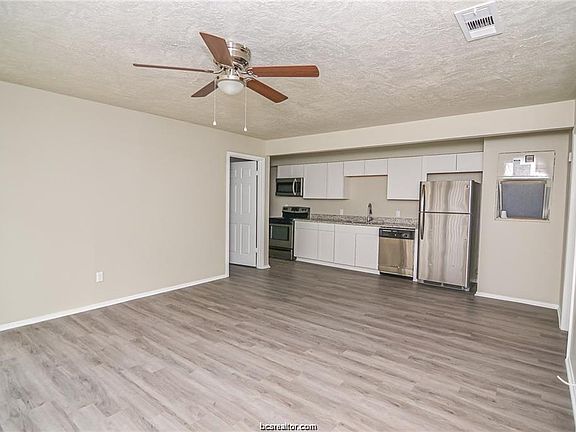 2nd image of 1018 Autumn Cir APT B