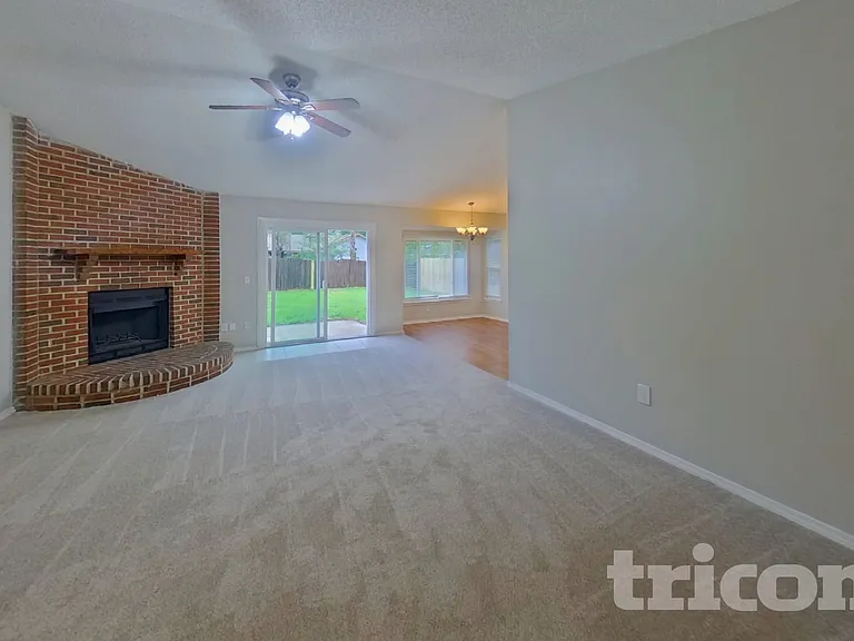 1865 Shannon Lake Dr — Photo 3