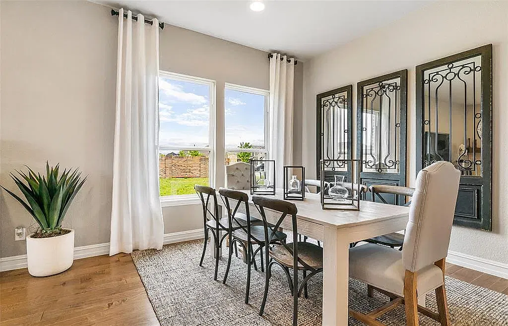 4 bed, 3684 sqft, $3,800 — Photo 3
