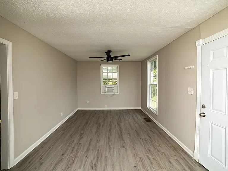 516 Waycross Dr — Photo 2