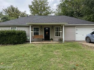 603 S Spring St, Grove, OK 74344