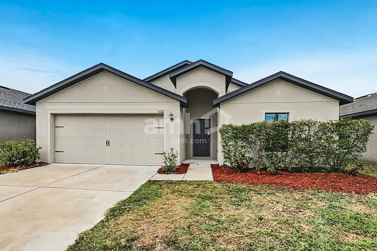 3 bed, 2.0 bath, 1629 sqft, $2,090 — Photo 1