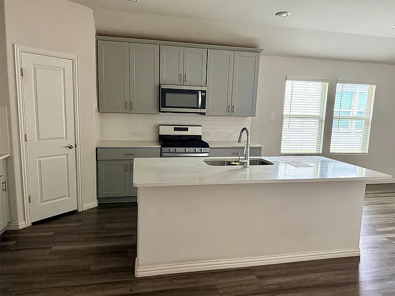 1124 Blue Ridge Pl — Photo 2