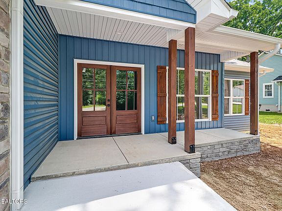 5th image of 156 Pomeroy Dr