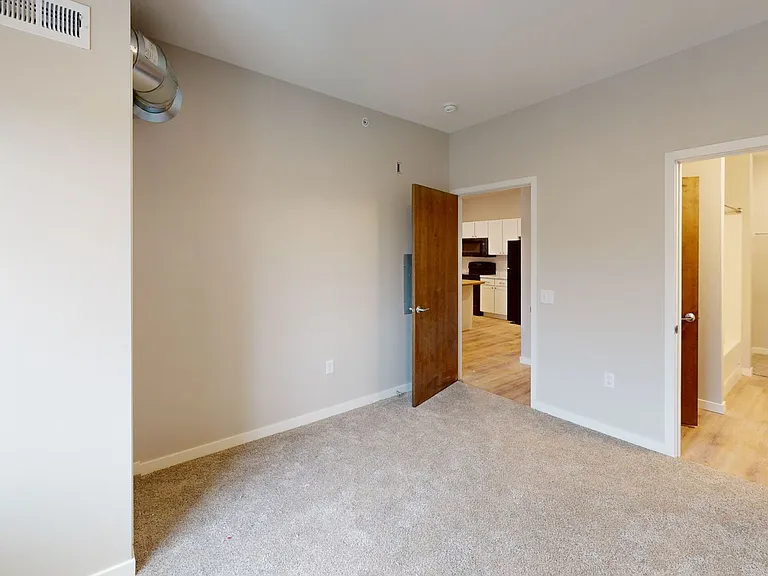 South Pointe Apartments — Photo 7