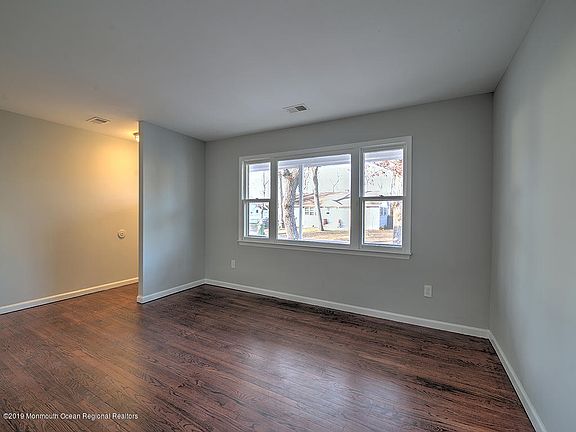 3rd image of 715 Linden Ave