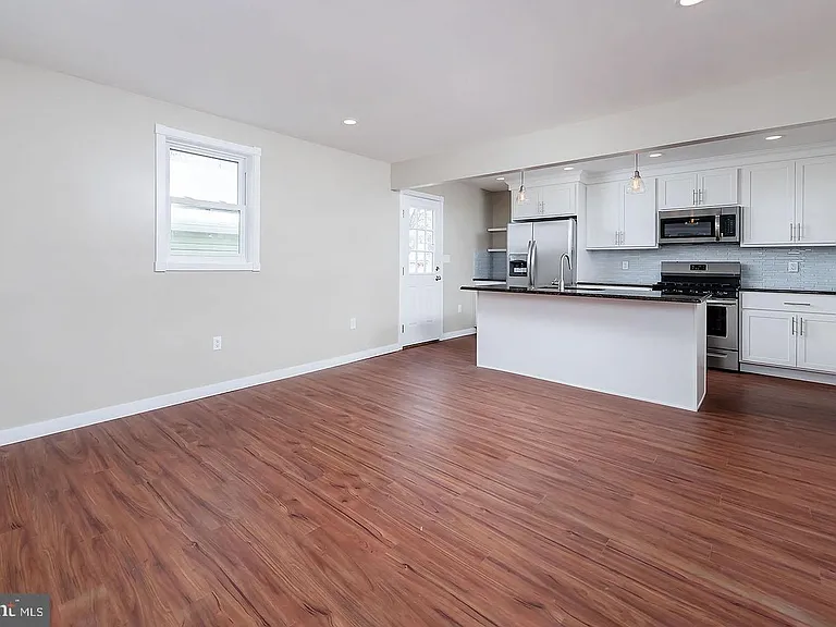 700 Price Ave — Photo 2