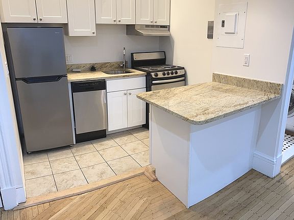 5th image of 174 Newbury St APT 4
