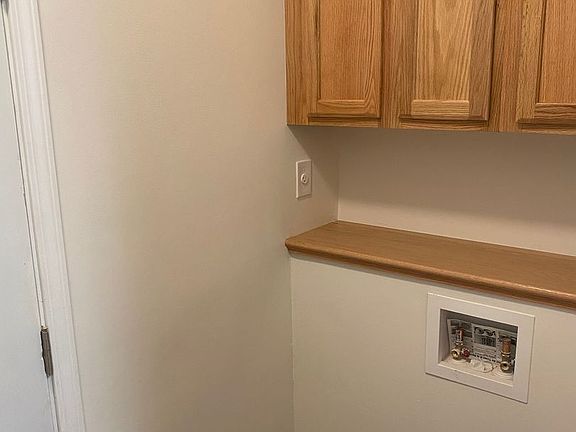 4th image of 244 Windemere Way