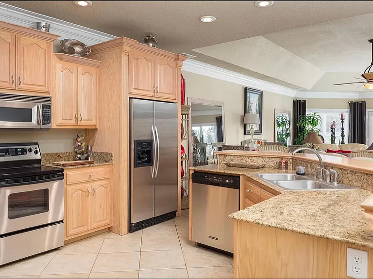 687 Lakewood Dr #C — Photo 14