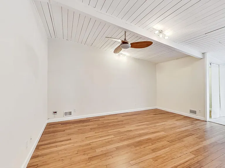 3121 Lynnray Dr — Photo 15