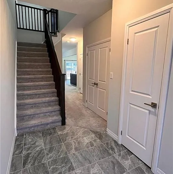 520 Grey St #7 — Photo 6