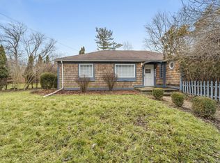 9485 Waterman Dr, Grosse Ile, MI 48138