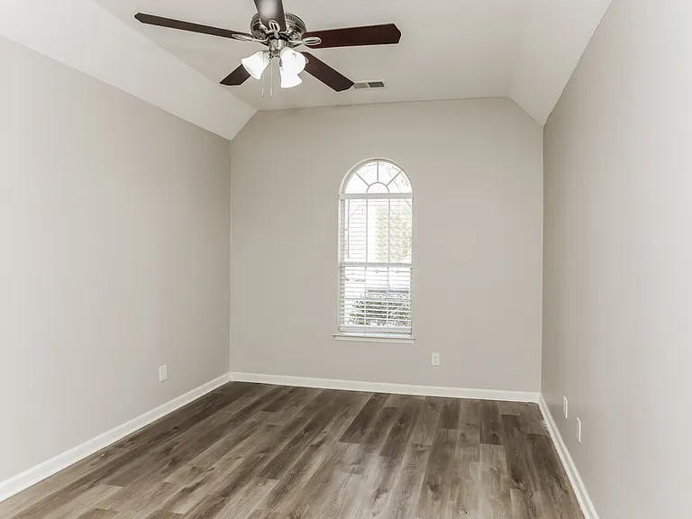 9913 Vista Ridge Dr — Photo 12
