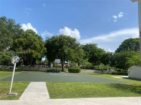 514 Gardens Dr APT 101, Pompano Beach, FL 33069
