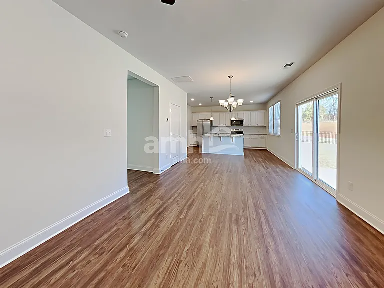 121 Hamilton Park Dr — Photo 7