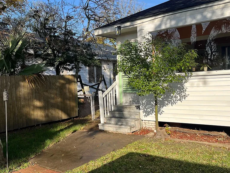 4623 Avenue N 1/2 — Photo 35