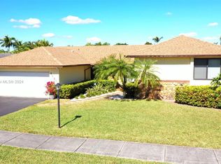 11811 SW 97th St, Miami, FL 33186