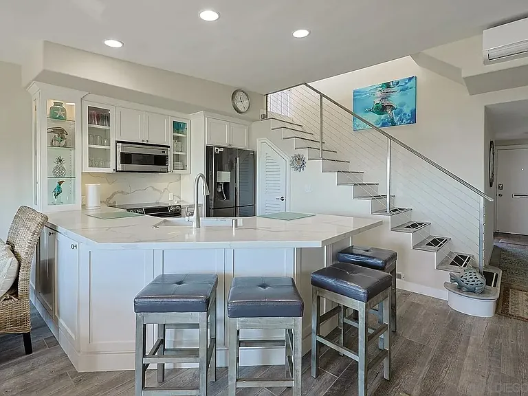 1609 Glorietta Blvd — Photo 3