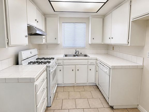 5th image of 823 Landsford St