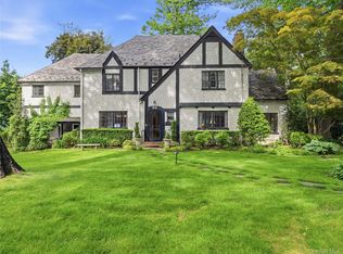 89 Bayview Avenue, Great Neck, NY 11021