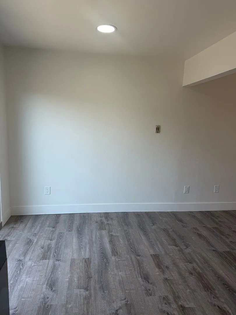 961 Wakefield — Photo 3