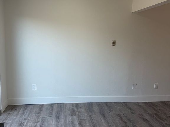 3rd image of 961 Wakefield Rd