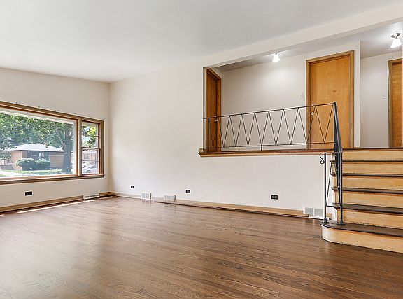 4th image of 10025 Minnick Ave