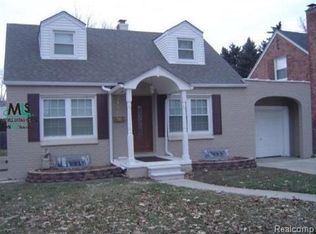 2158 Hawthorne Rd, Grosse Pointe Woods, MI 48236