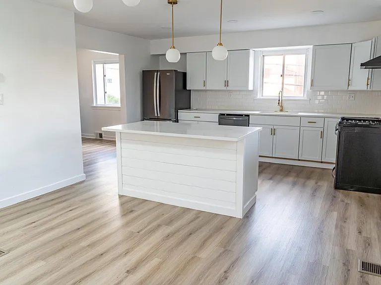 448 Eureka St — Photo 8