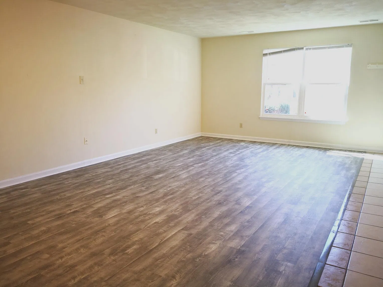 4 bed, 2.5 bath, 1480 sqft, $2,420 — Photo 2