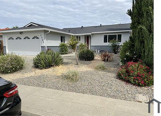 1st image of 1721 Crater Lake Ave