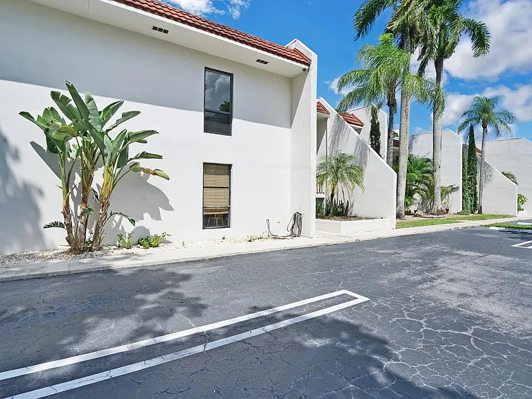1739 Embassy Dr #202A — Photo 13